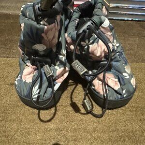 Stonz Floral Kids Boots - Black and Pink